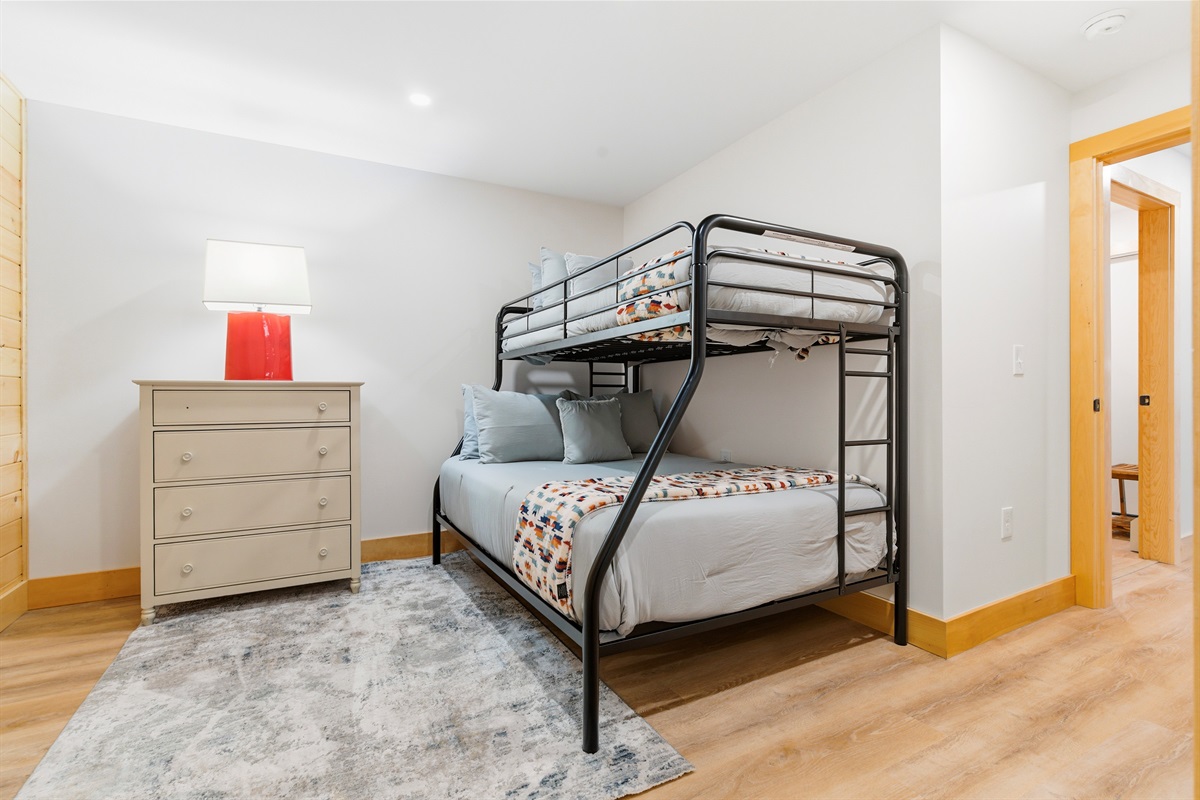 Smart and spacious, plenty of room for the whole crew to sleep comfortably in our modern bunk suite.