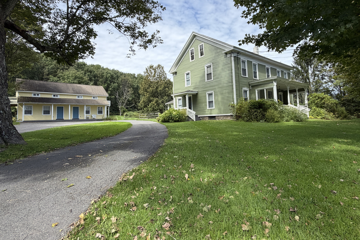 The Federal House front elevation. The apartments on the left , the main house on the right. A nice circler driveway makes it easy to move around.