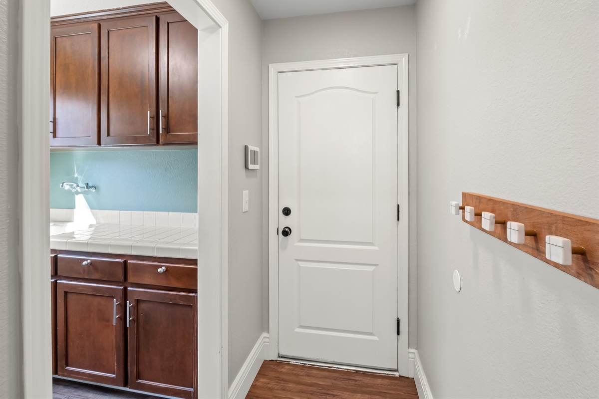 Direct access to a functional laundry space is perfect for longer stays, kids’ clothes, and post-pool cleanup.