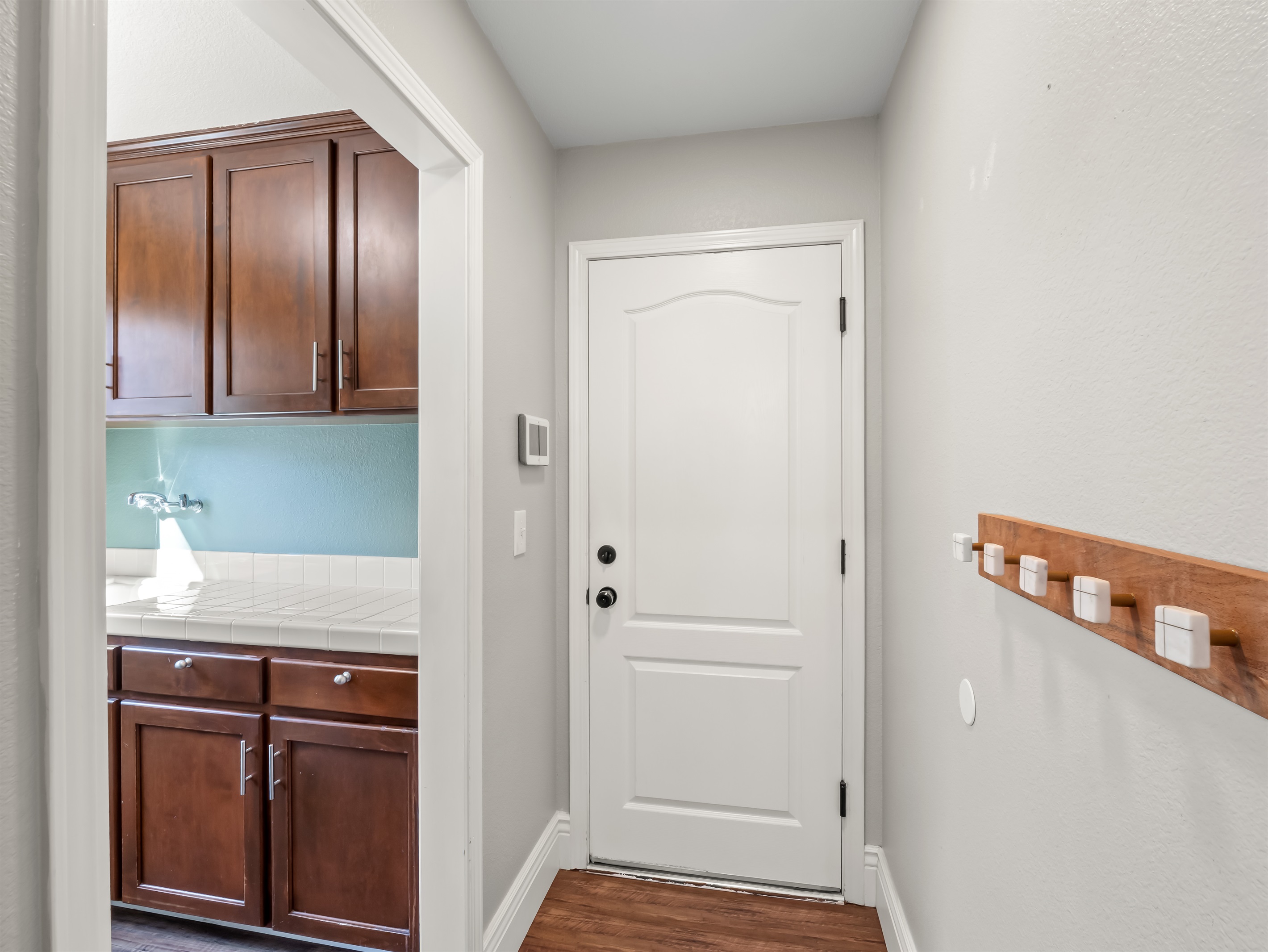 Direct access to a functional laundry space is perfect for longer stays, kids’ clothes, and post-pool cleanup.
