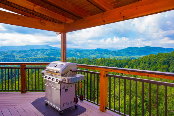 Grill with premiere mountain views on the first-level balcony, Splashing at the Bluff