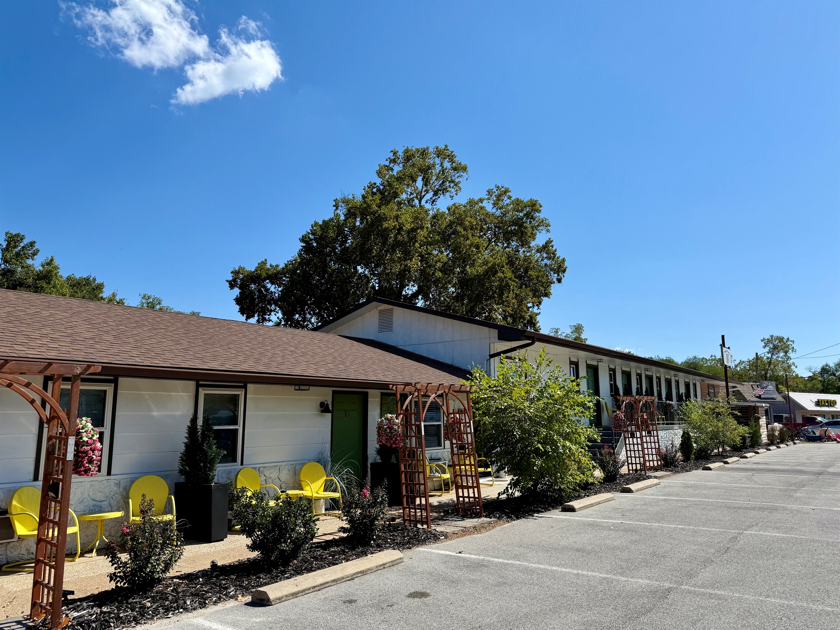 Front of the motel. 