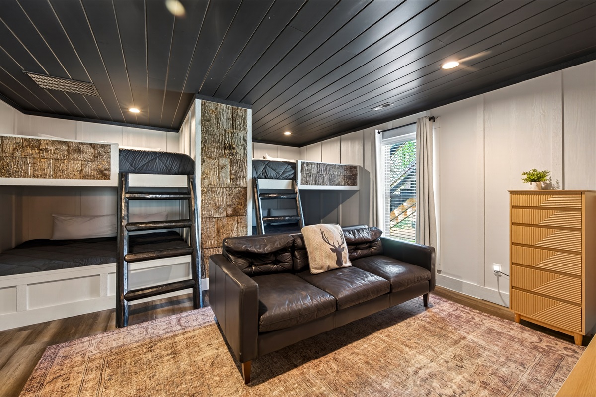 Bunk room with four king size beds.