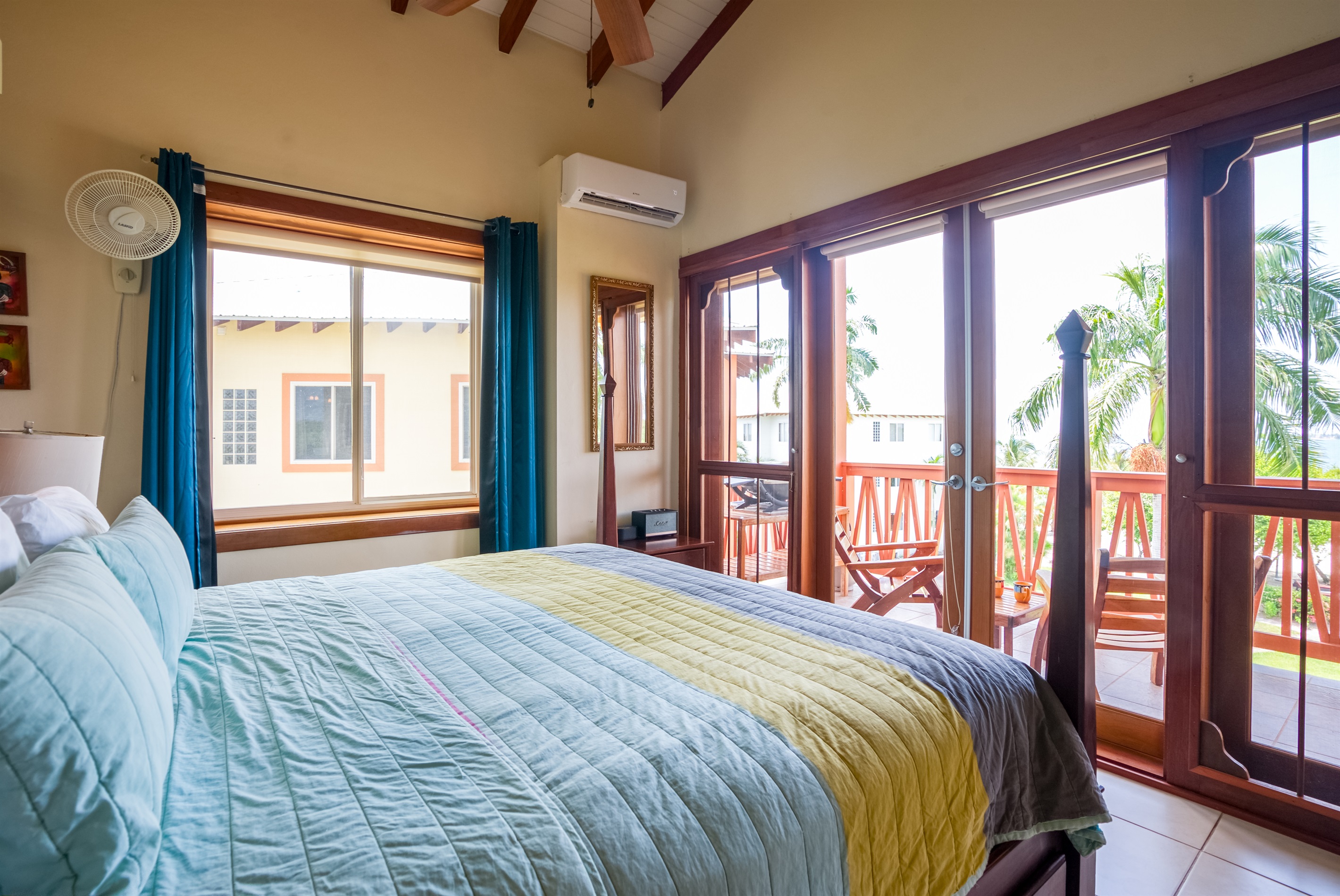 Bedroom 1 : King Bed with Patio