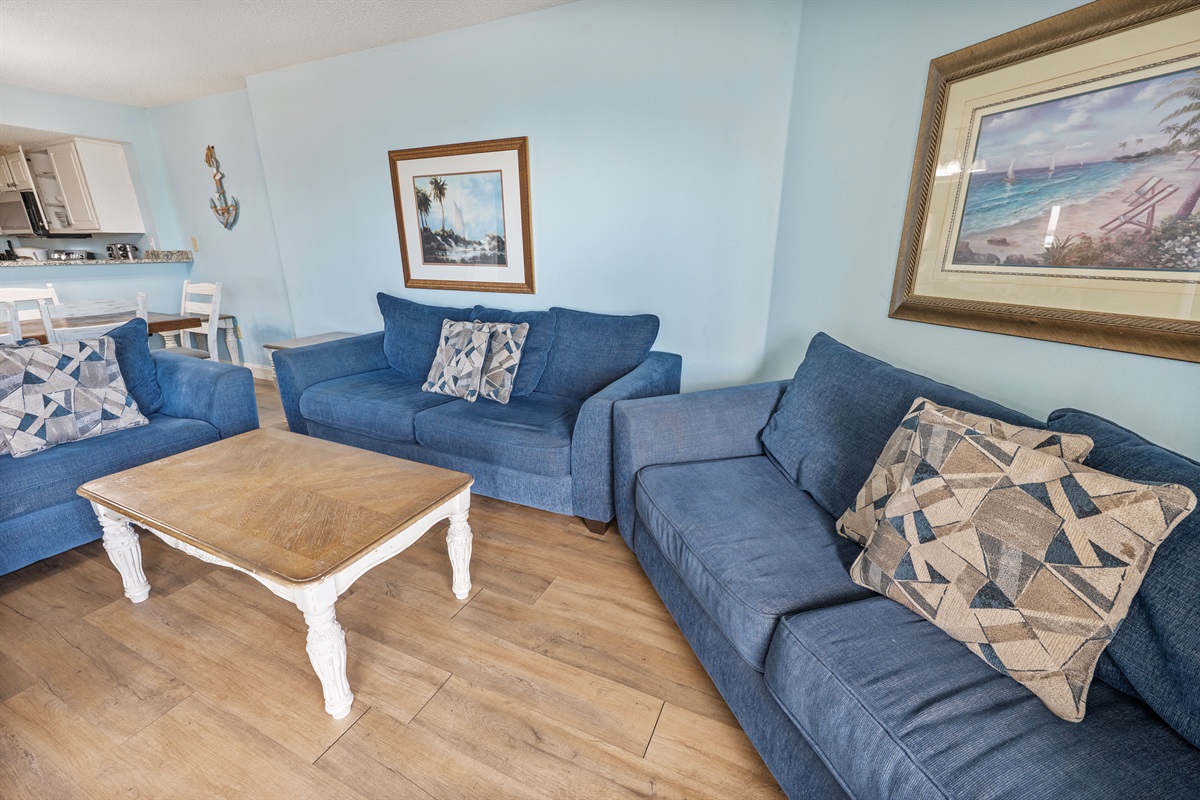 Living Room with Stunning Views🌊☀️