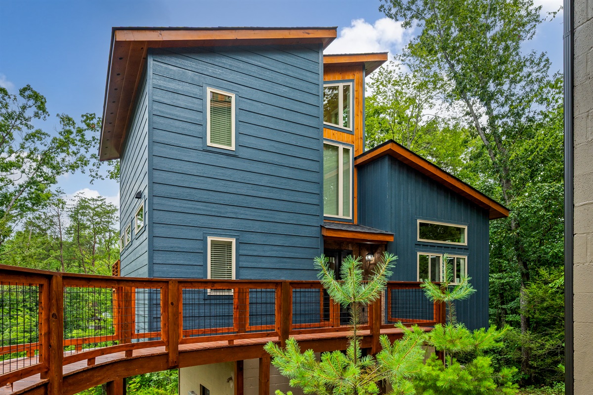 Blue treehouse-style cabin built August 2025 - in-town location with easy road access, no white-knuckle mountain switchbacks or nerve-wracking drives. Walk up and check in. 
