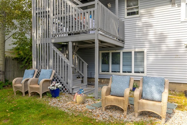 Outdoor space equipped with picnic tables for your comfort.