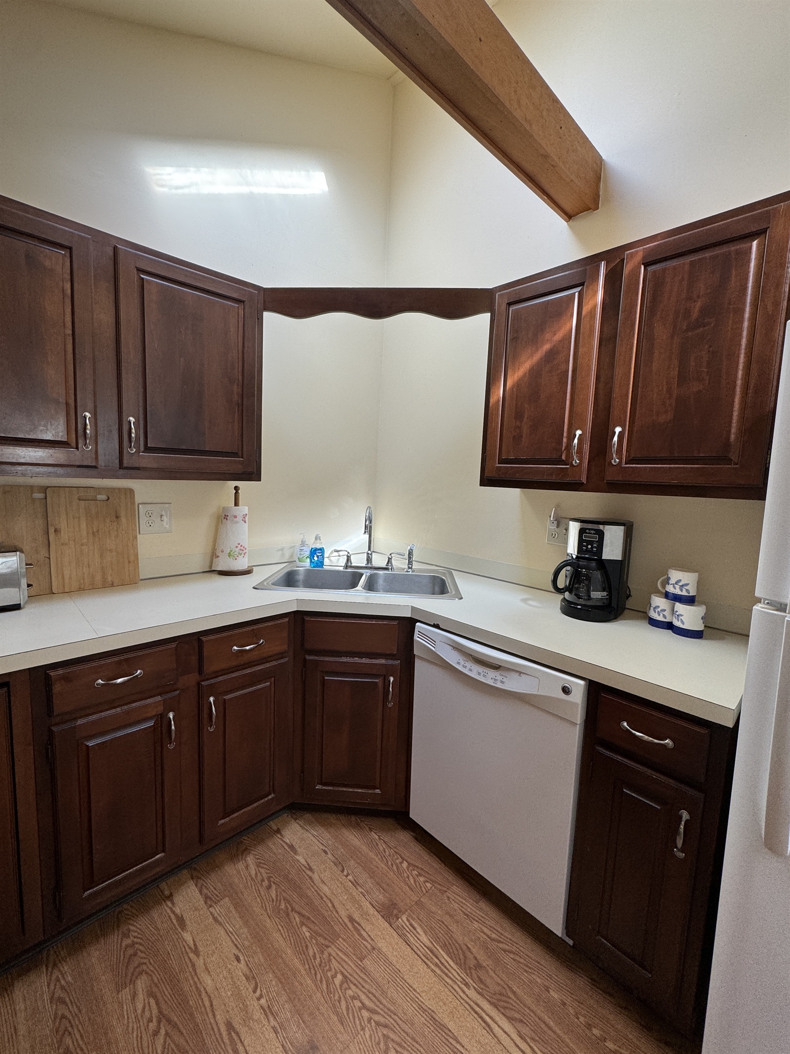 Cooperstown Cottage kitchen with dishwasher.