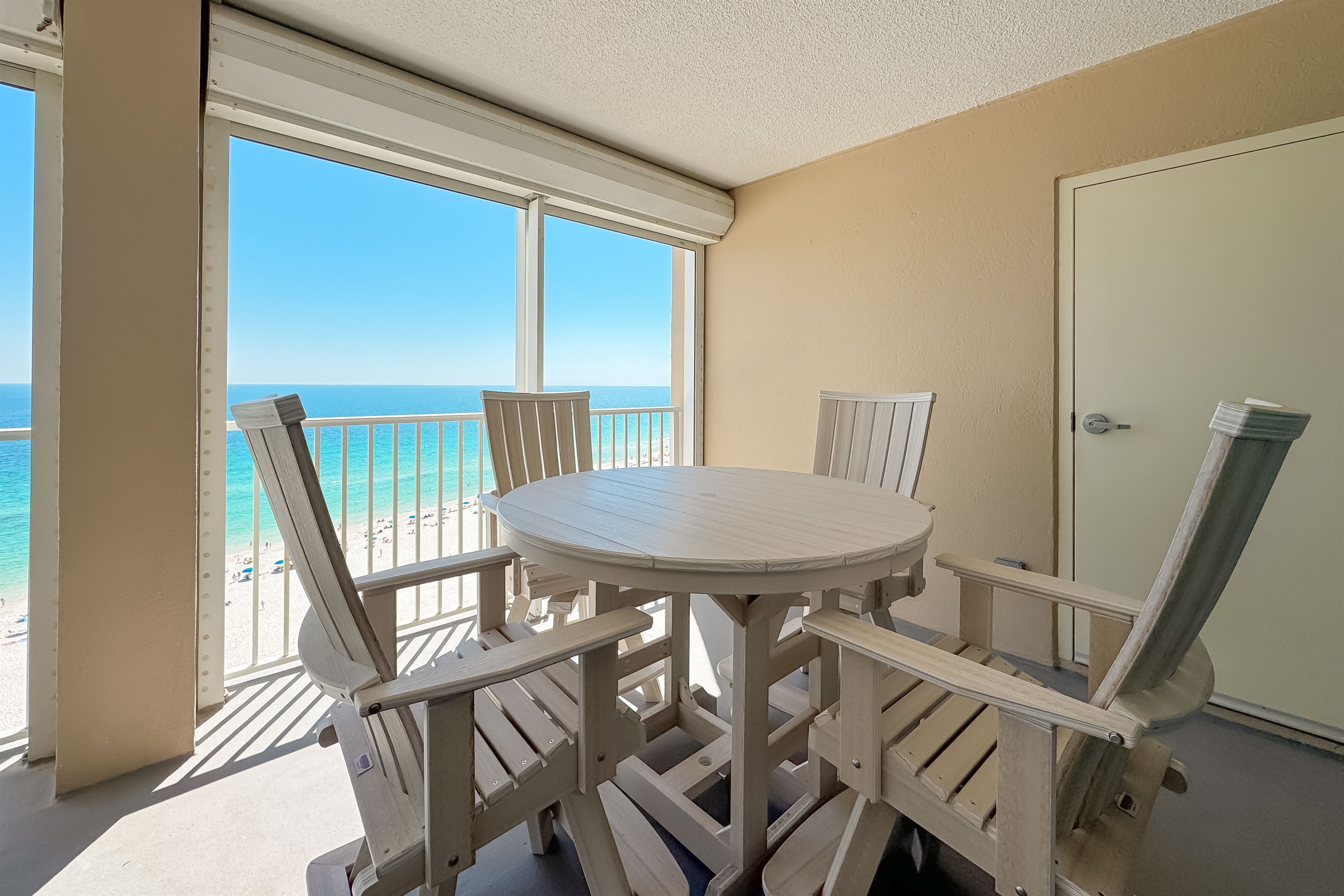 Balcony Dining w/Swivel Chairs