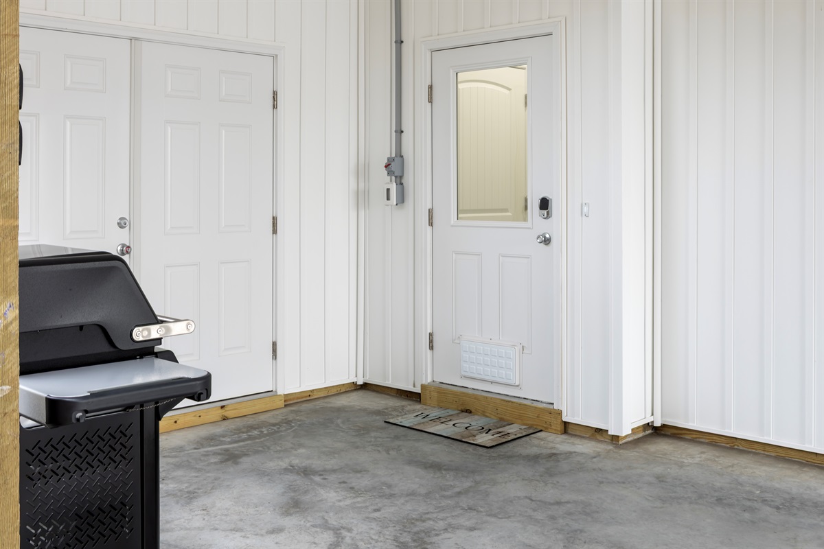 Entry door with smart lock for keyless entry