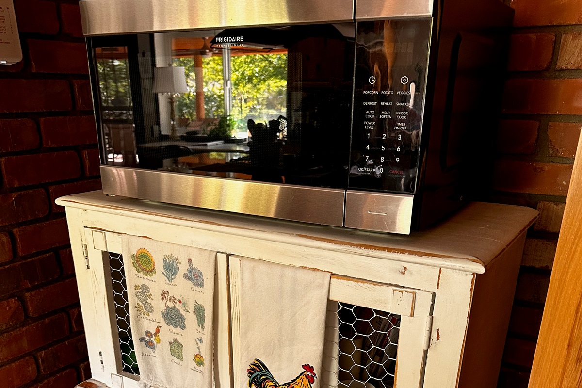 Large Microwave/Sir fryer Oven