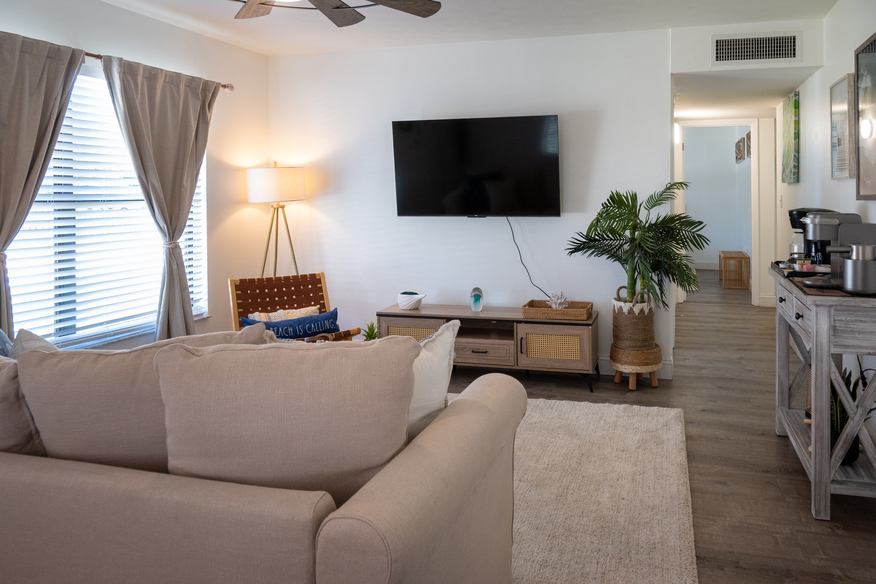 Living room with Smart TV and coffee bar