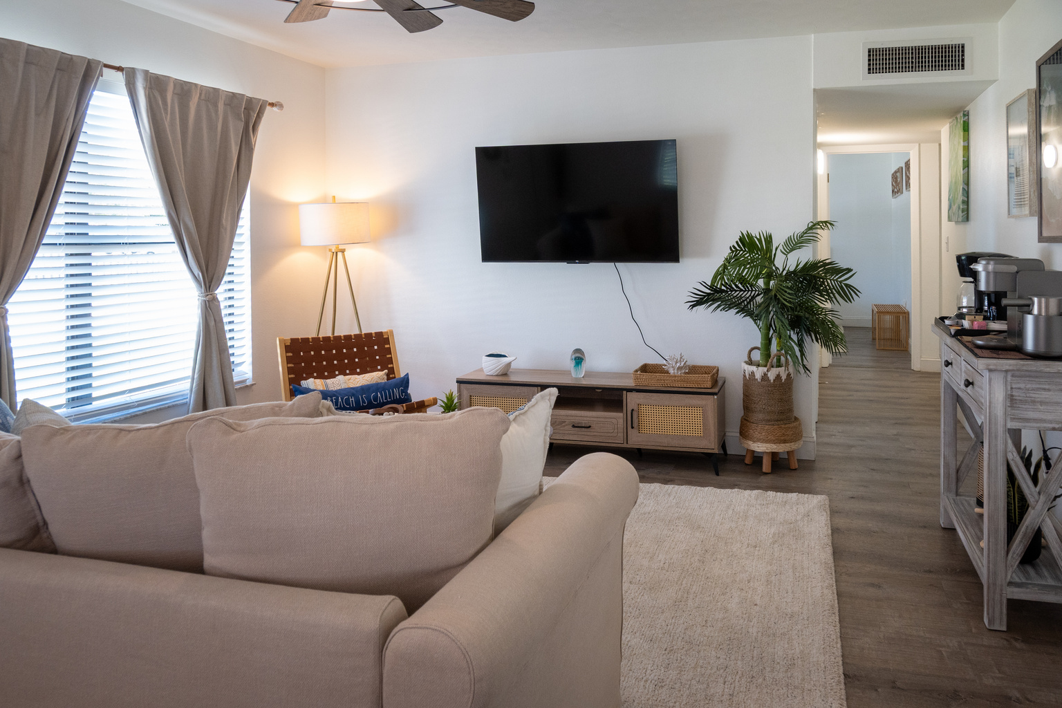 Living room with Smart TV and coffee bar
