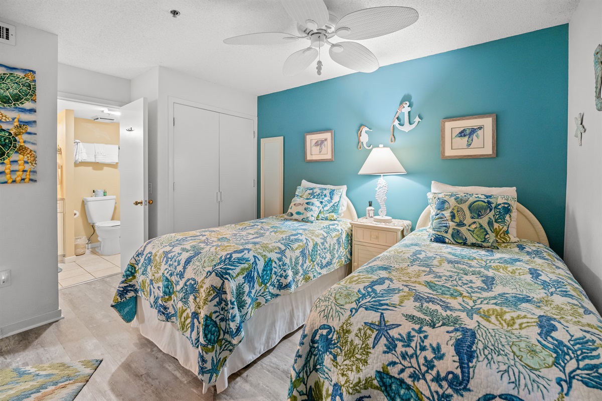 2nd Bedroom - 2 Doubles