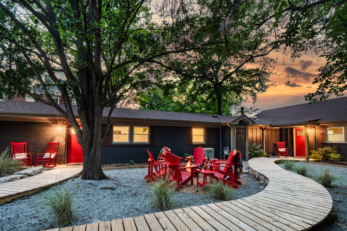 Unwind at the charming Wolfpack Retreat for an unforgettable getaway to downtown Raleigh.