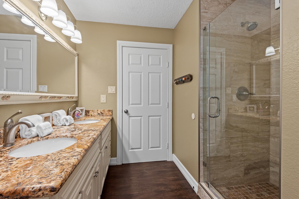 94132da69e0348a5957b1c9b77930877 Large | Beachhouse | Texas | TX | Vacation Homes | Galveston | Crystal Beach | Kokomo | Breezy Days | Beachfront Elegance | Sunrise Serenity | Southern Sands Property Management, LLC