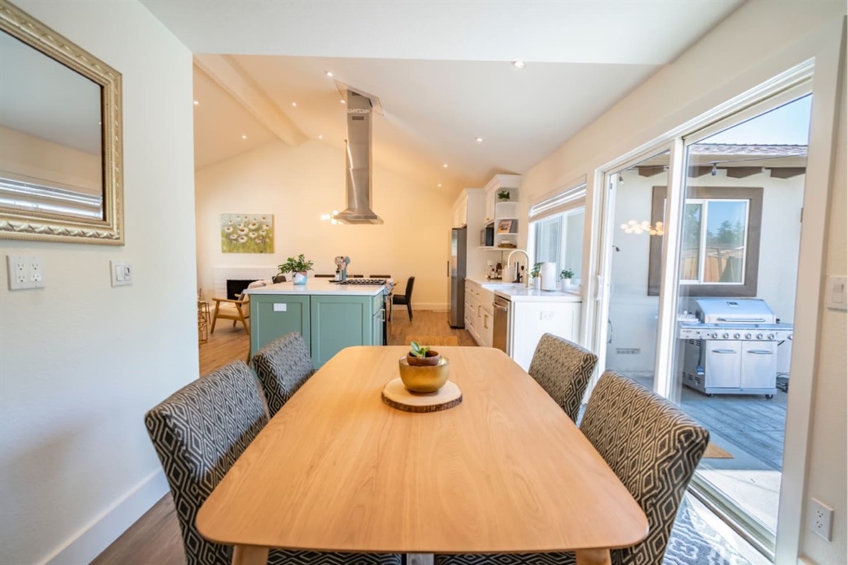 Breakfast Nook - Between Movie Room & Kitchen