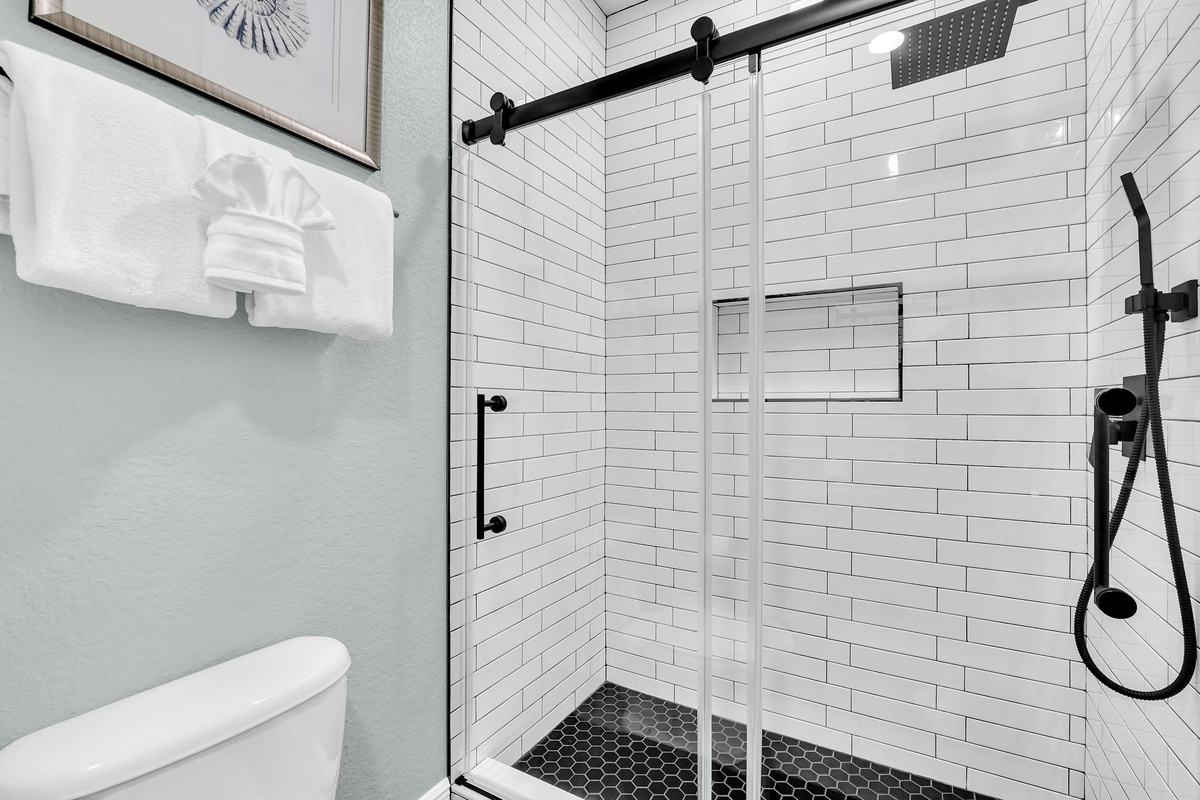 Shower With Rain Showerhead