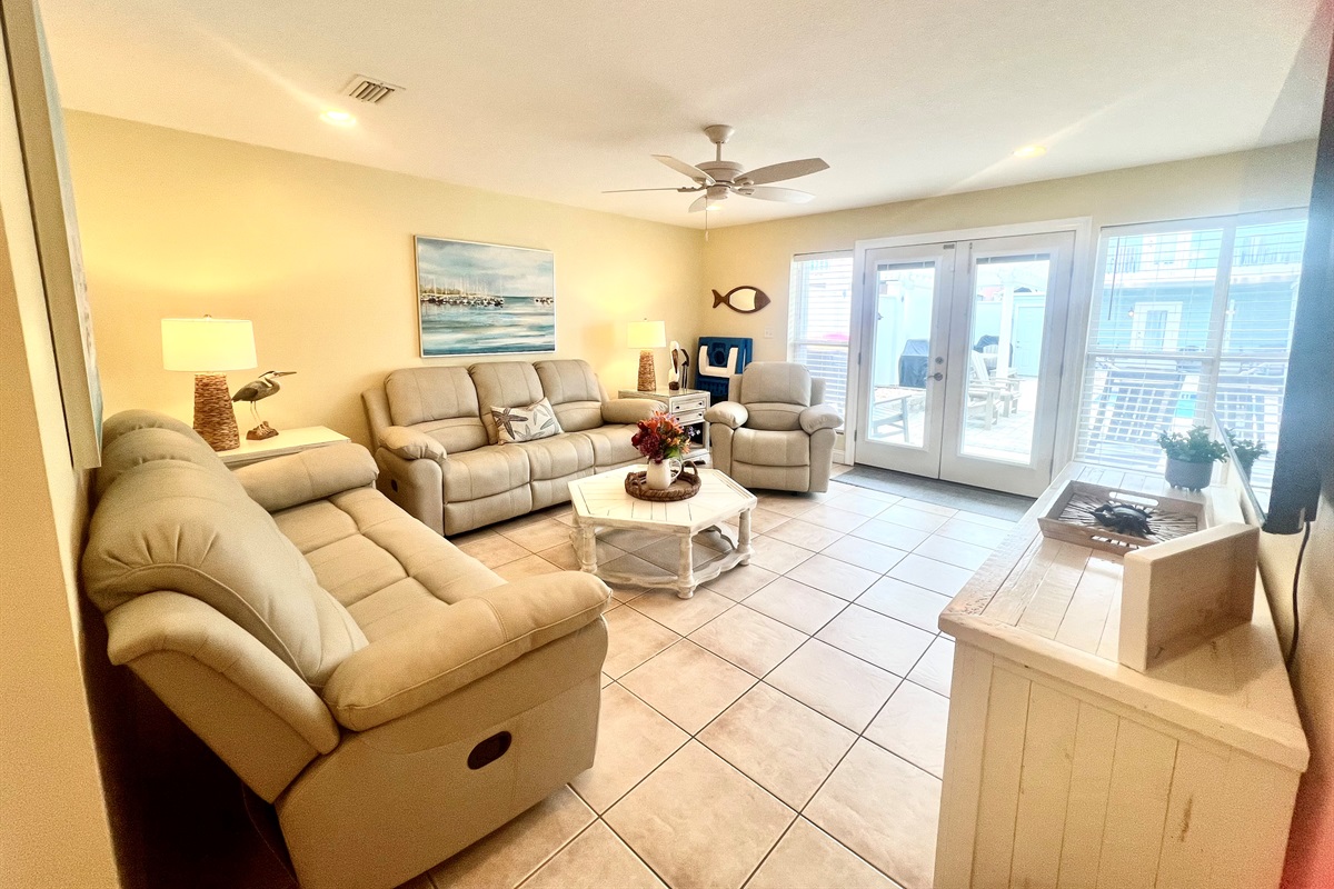 Same gorgeous pool view with new furniture Sept 25. (Professional photos coming soon)