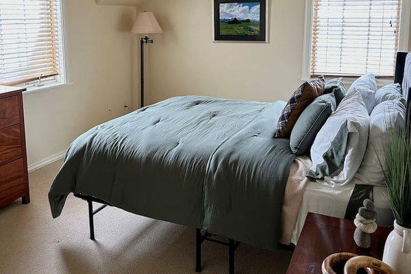2nd bedroom (Queen) 