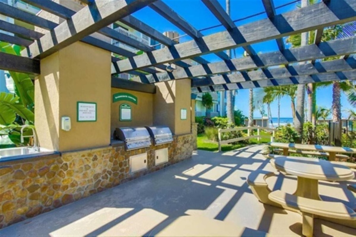 Community BBQ overlooking pool and ocean
