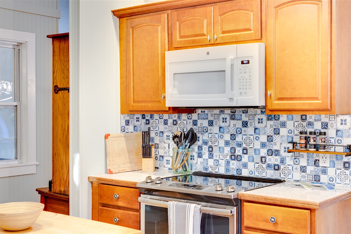 Full Sized Well Stocked Kithen