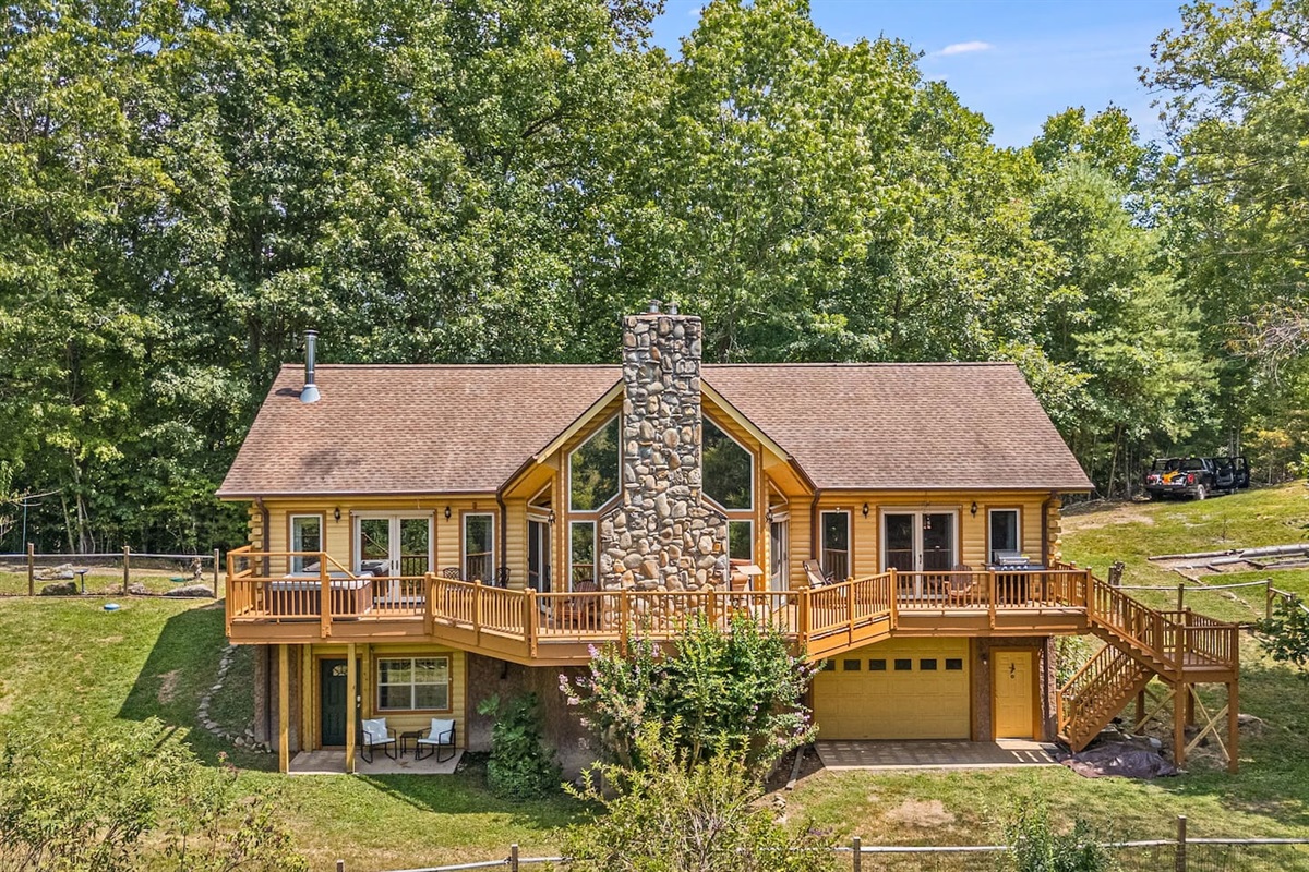 Golden Bluff Cabin has plenty of outdoor space for you to enjoy!