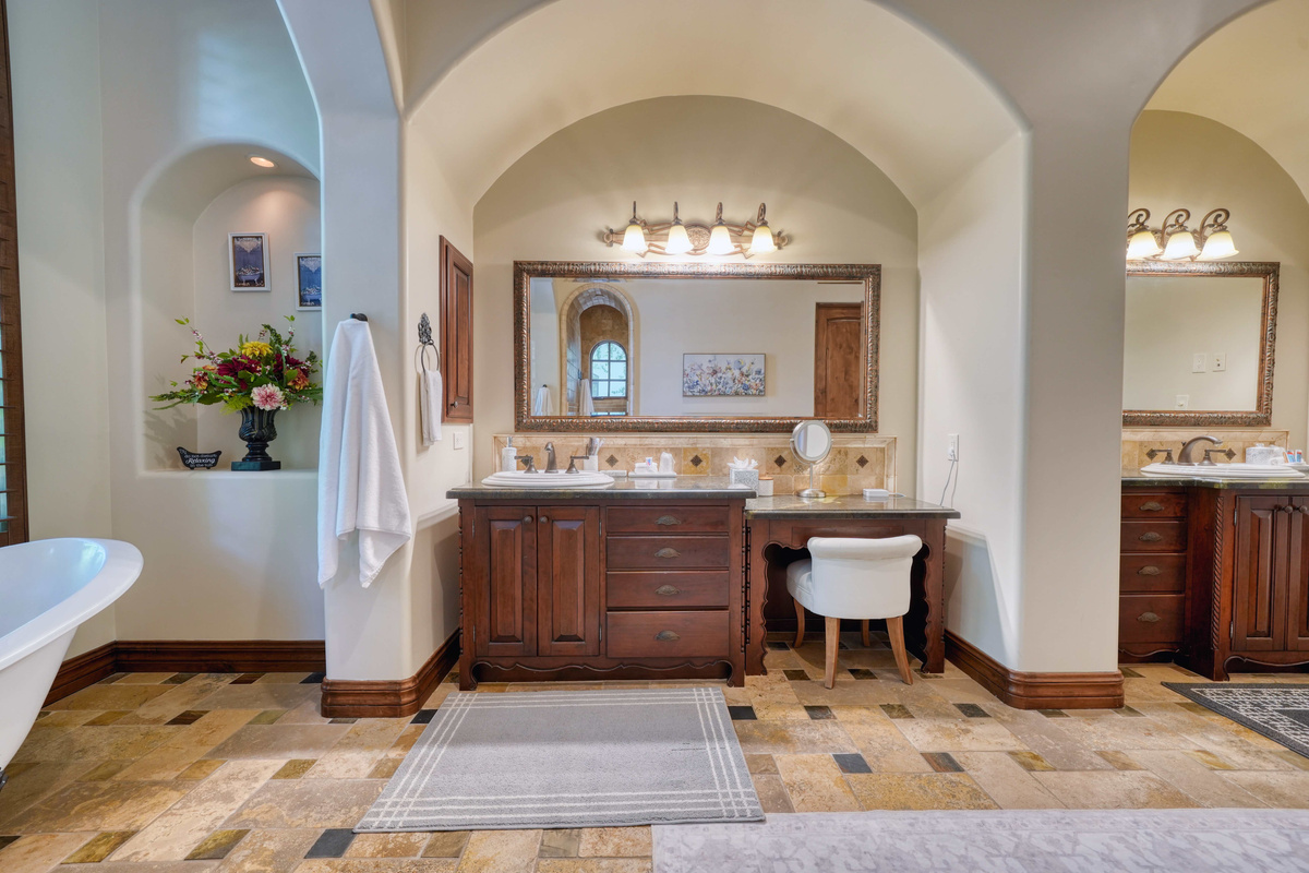 EPIC Sweetwater Estate | 5BR, Pool, Hot Tub & Casita — EPIC Sweetwater Estate | 5BR, Pool, Hot Tub & Casita, Scottsdale, Arizona — photo 46