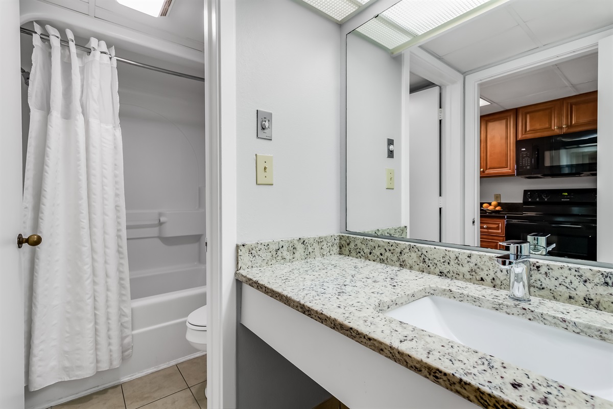 Illuminate your routine with a mirror featuring integrated lighting, ensuring a well-lit and flattering ambiance for your grooming rituals.