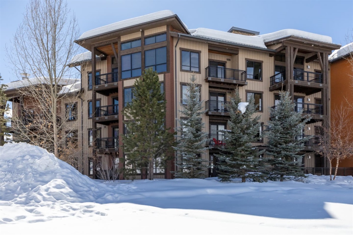 Exterior of Trailhead Lodge