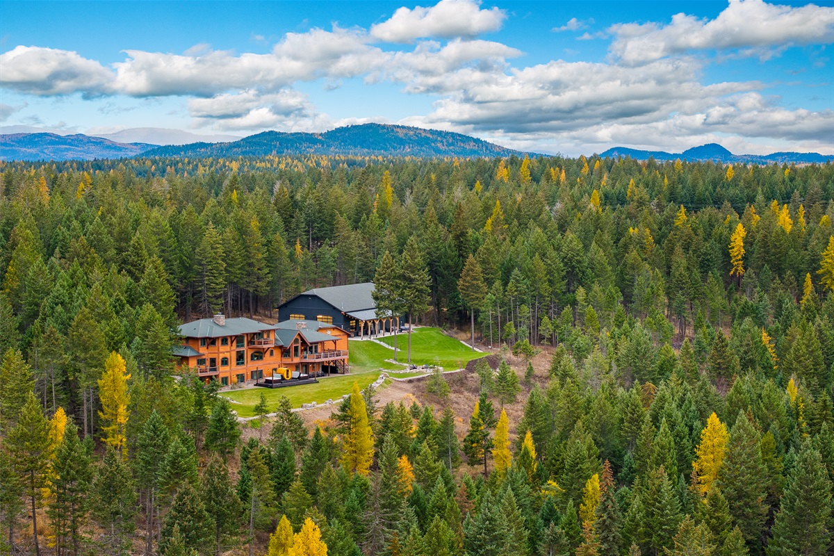Your private lodge tucked deep in Montana’s beauty.