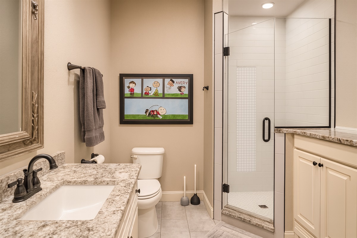 Guest bathroom with fresh, modern finishes