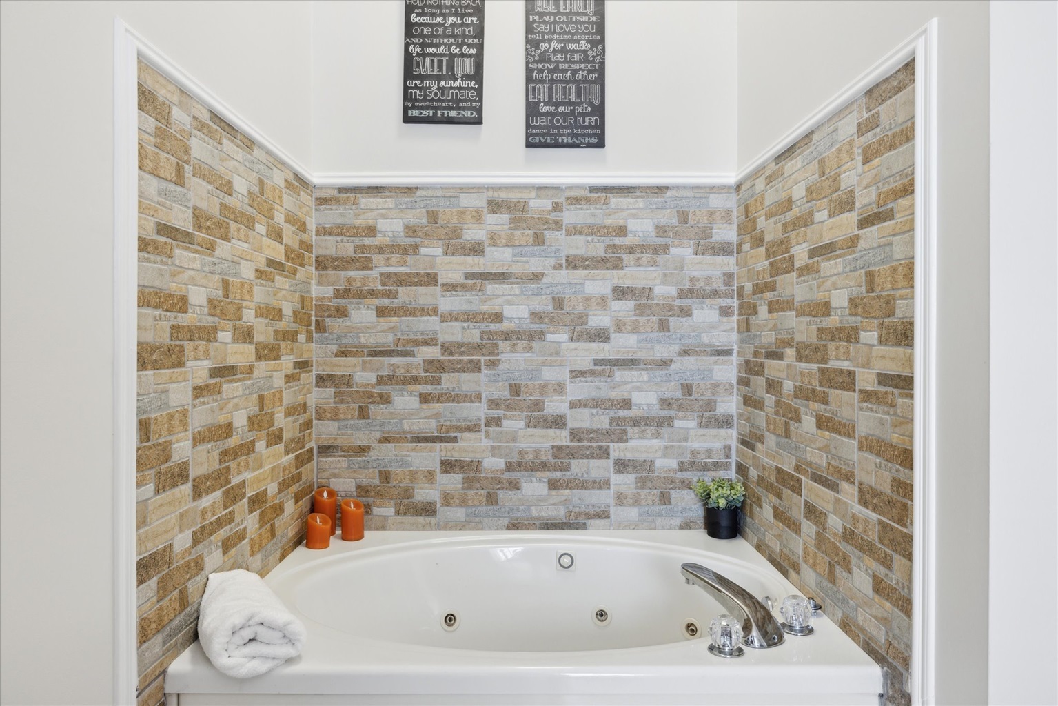 Jetted Jacuzzi Garden Tub in King bedroom