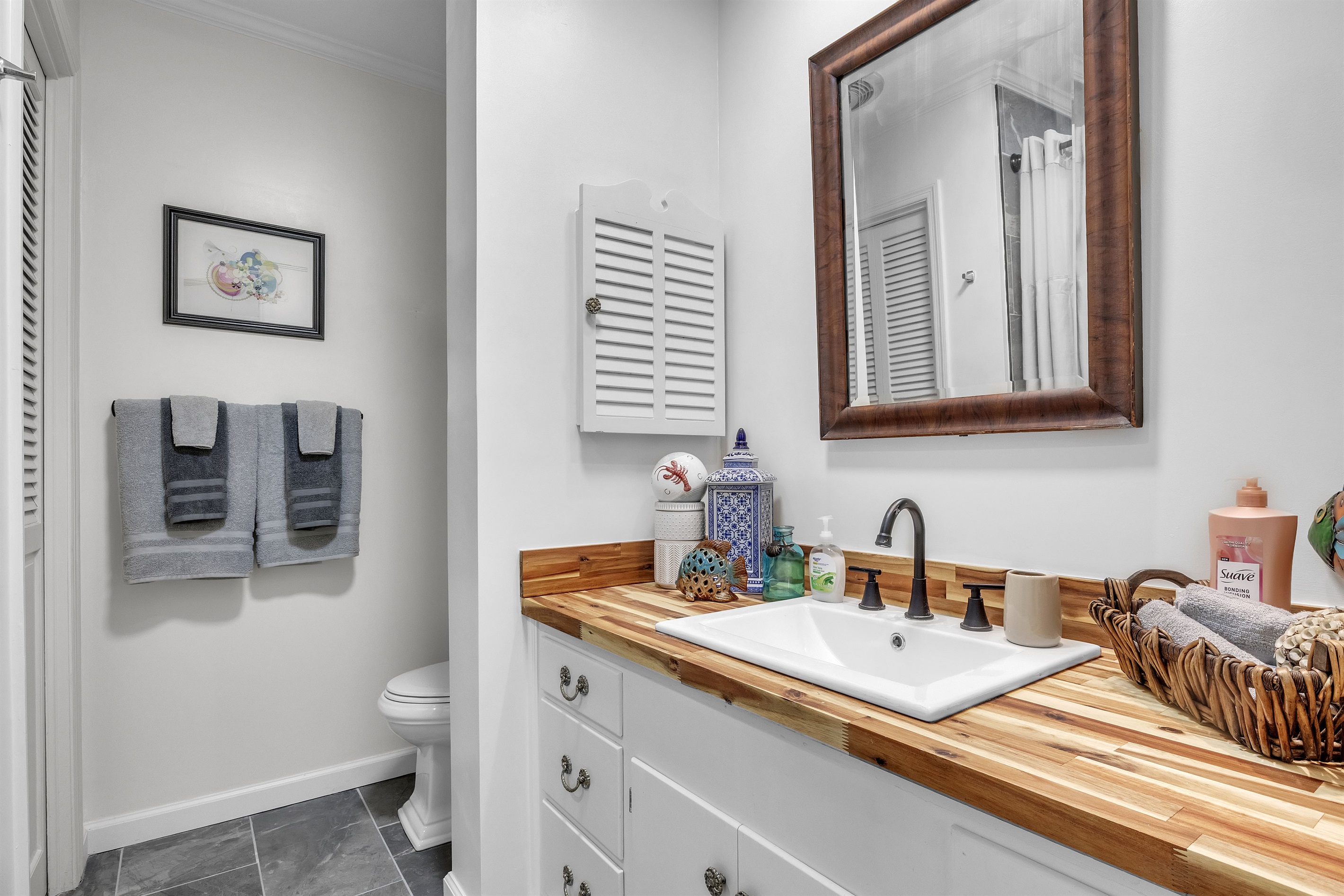 Guest Bathroom 1 (Ensuite)