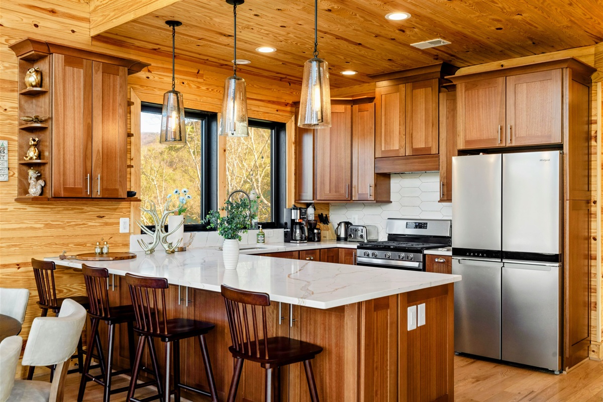 Chef’s Kitchen – This modern mountain kitchen offers high-end appliances, quartz countertops, custom cabinetry, and mountain views ready for unforgettable meals.