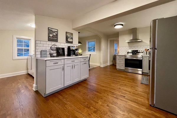 Kitchen and coffee bar