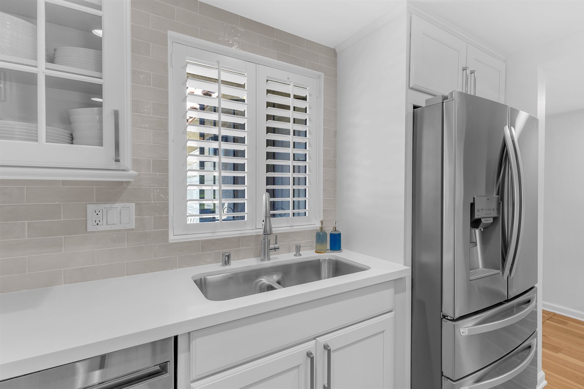 Dual Sink and Refrigerator with ice maker