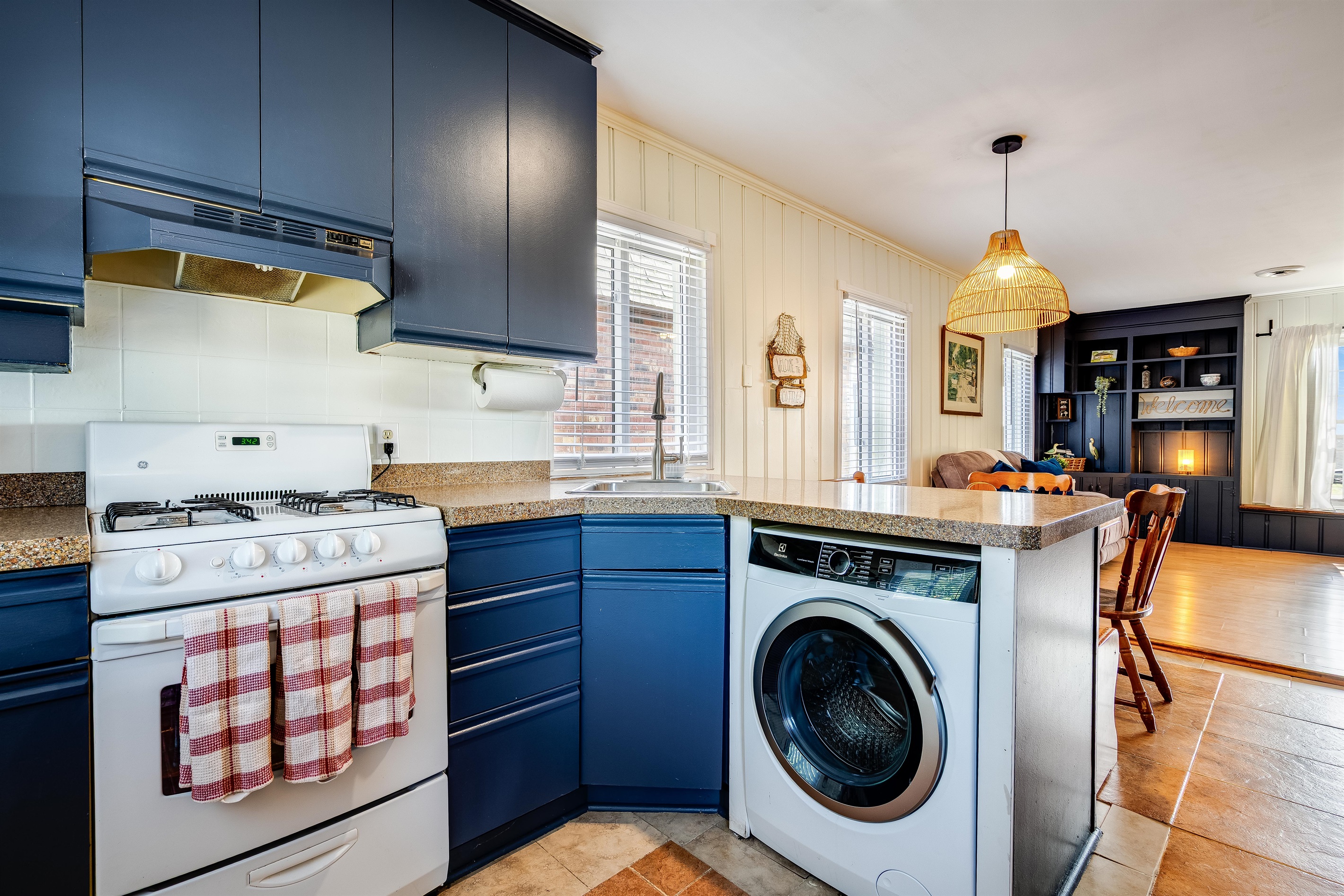 Sunlit meals framed by timeless design.