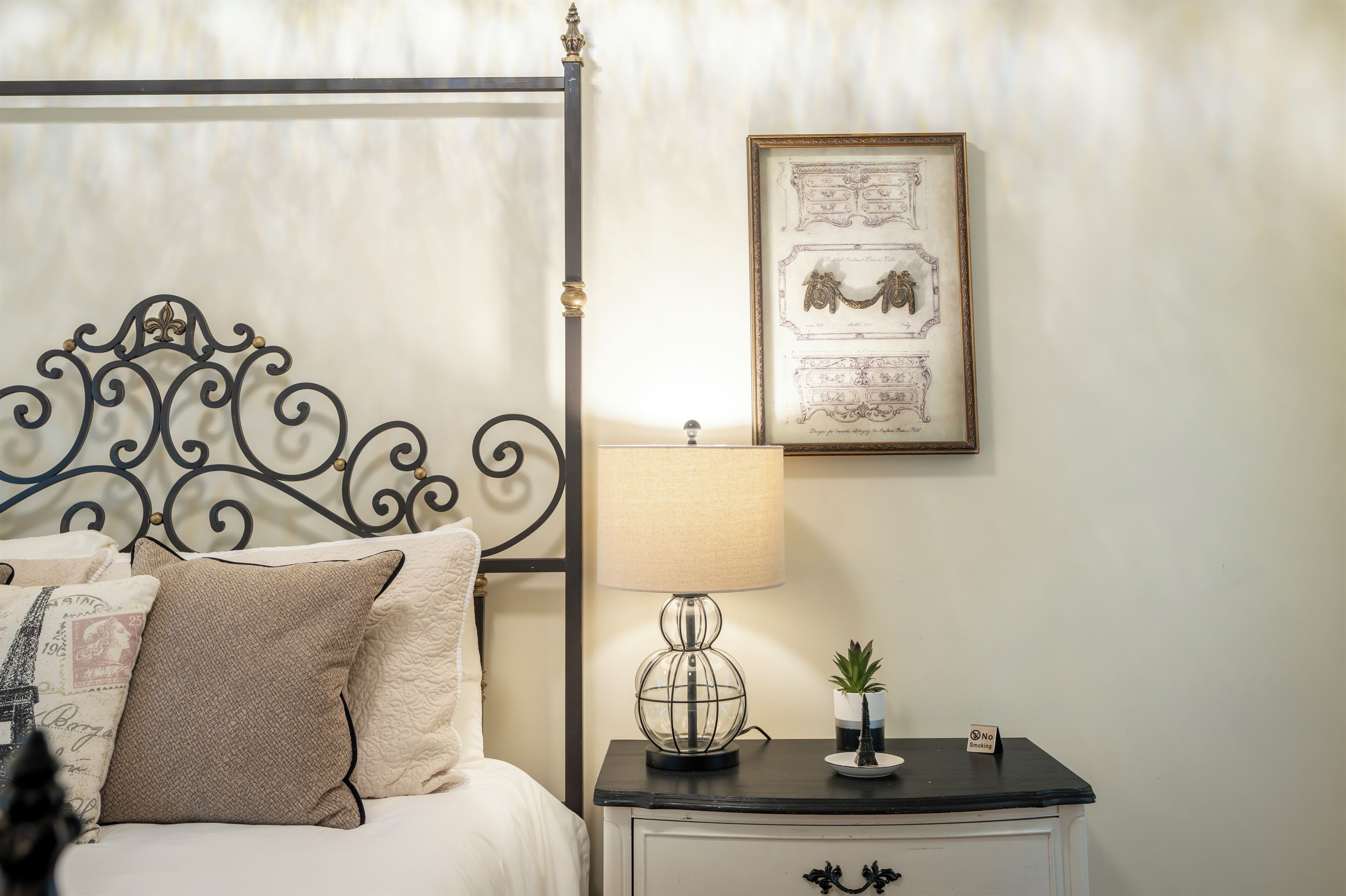 BR2: 2nd level queen bedroom
