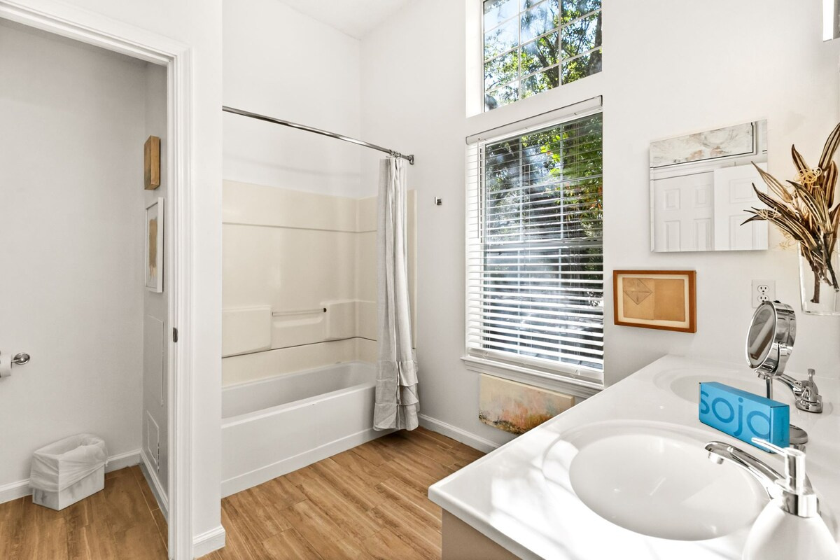 Master bathroom with a double vanity and shower/tub combo