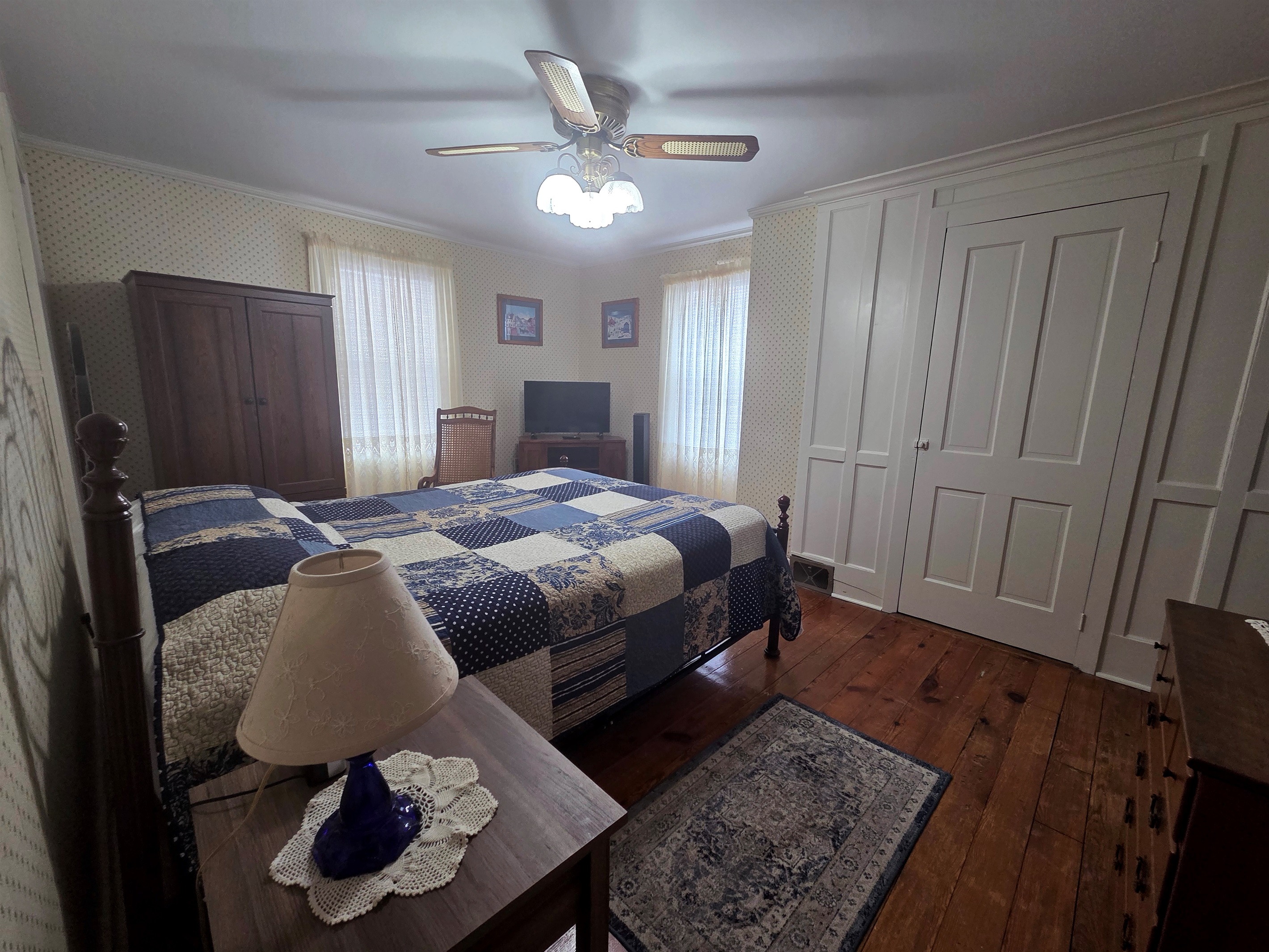 The Master bedroom upstairs features a comfortable queen bed.