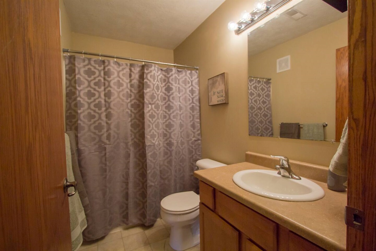 Full bathroom 2.