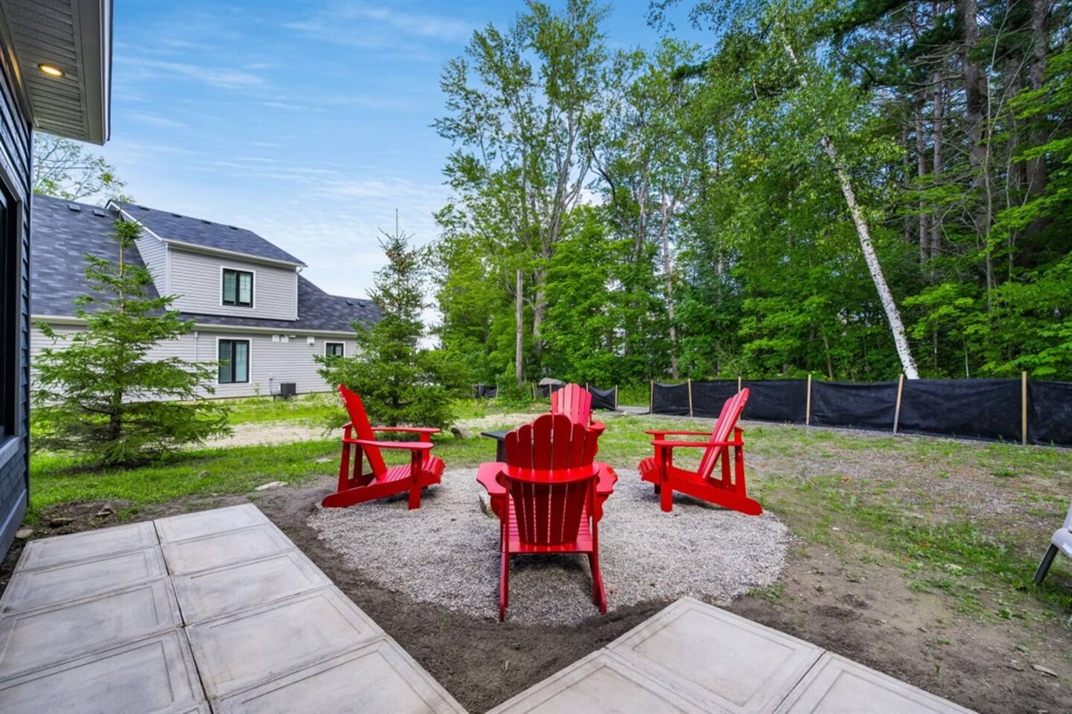 Evenings are made for fireside conversation beneath the Muskoka sky.