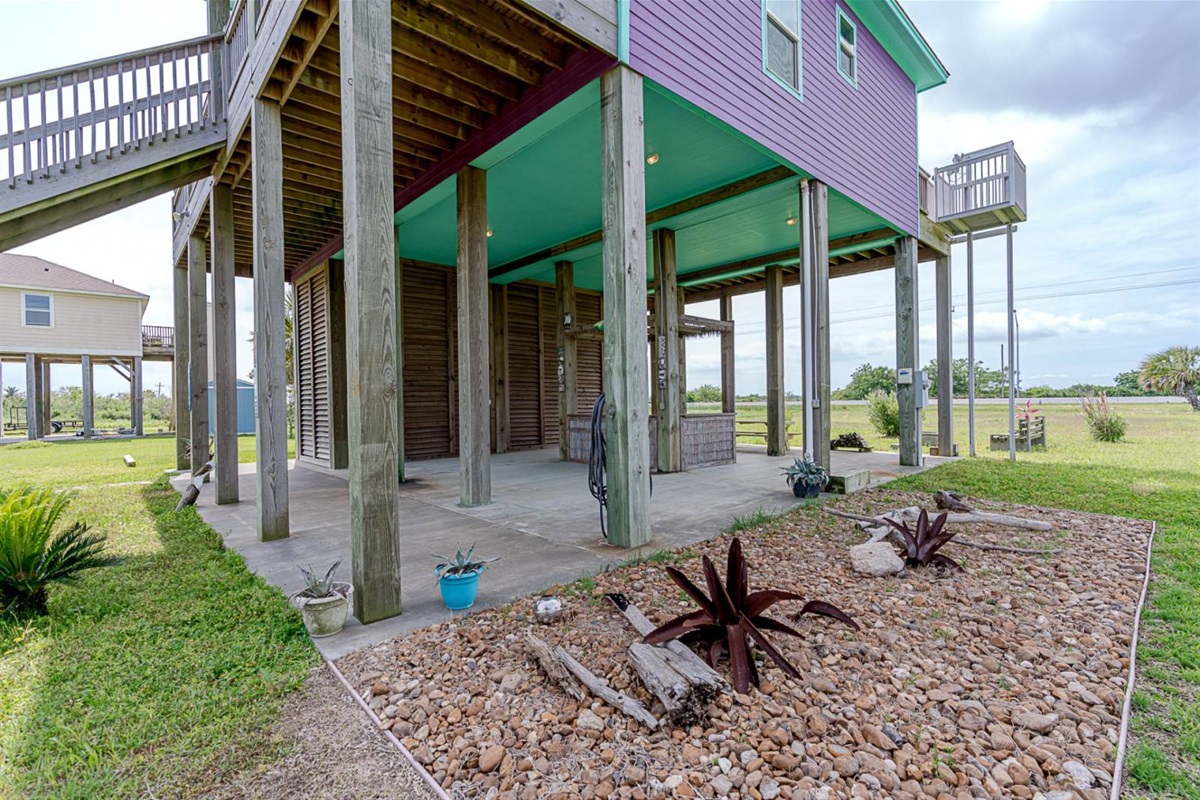 949605b23b3547d2aff184f704fbfc3f Large | Beachhouse | Texas | TX | Vacation Homes | Galveston | Crystal Beach | Kokomo | Breezy Days | Beachfront Elegance | Sunrise Serenity | Southern Sands Property Management, LLC