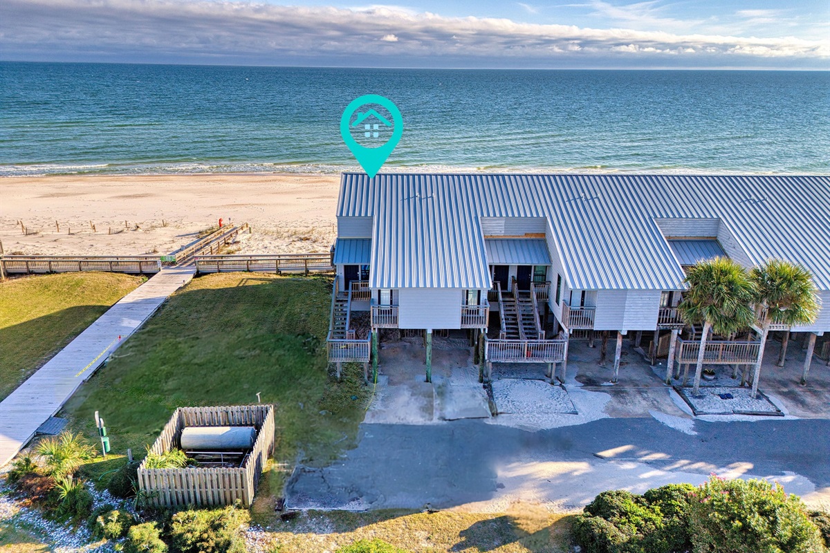Beachfront! Only a few Steps to the white sugary sandy beach 