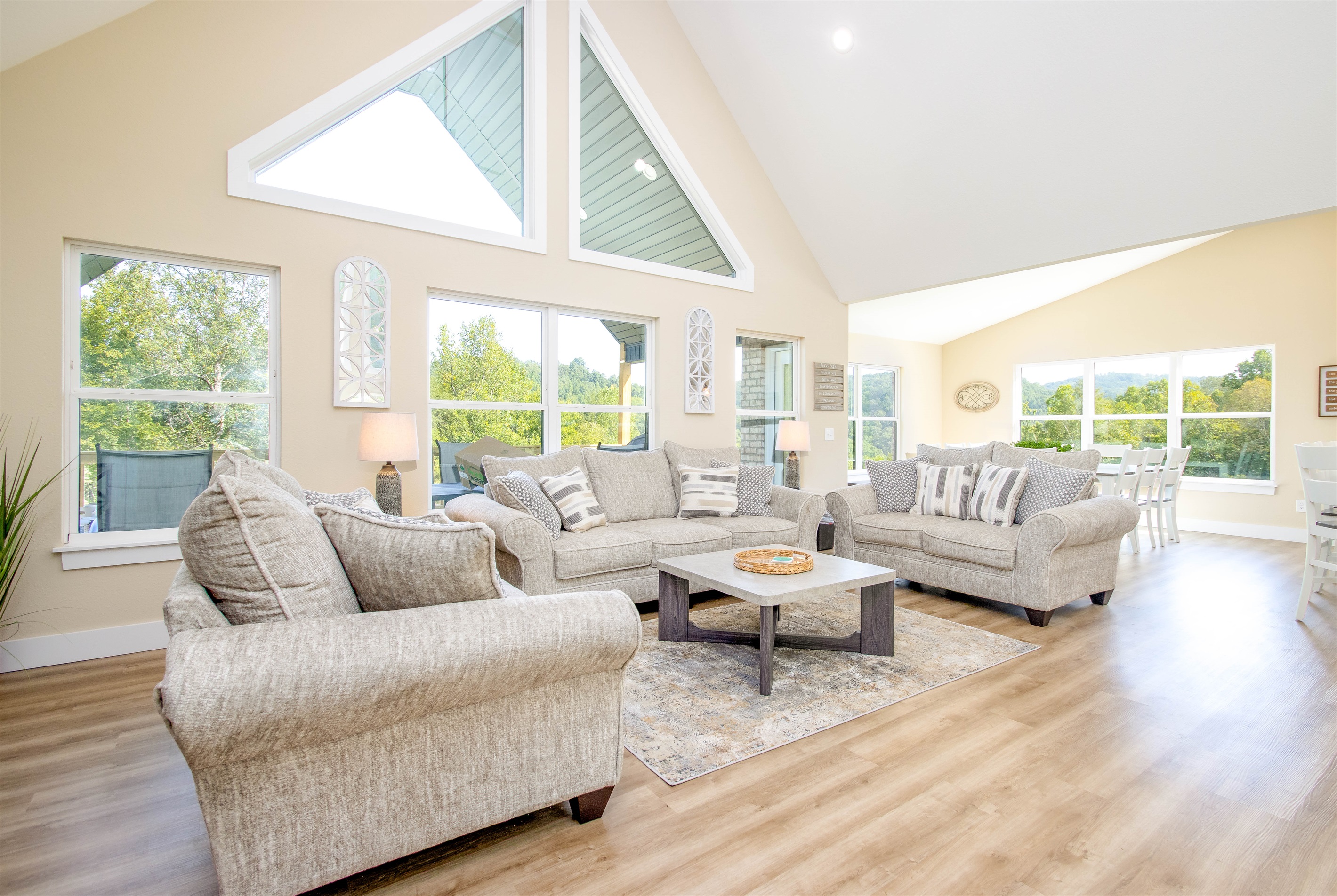 photo of similar main level