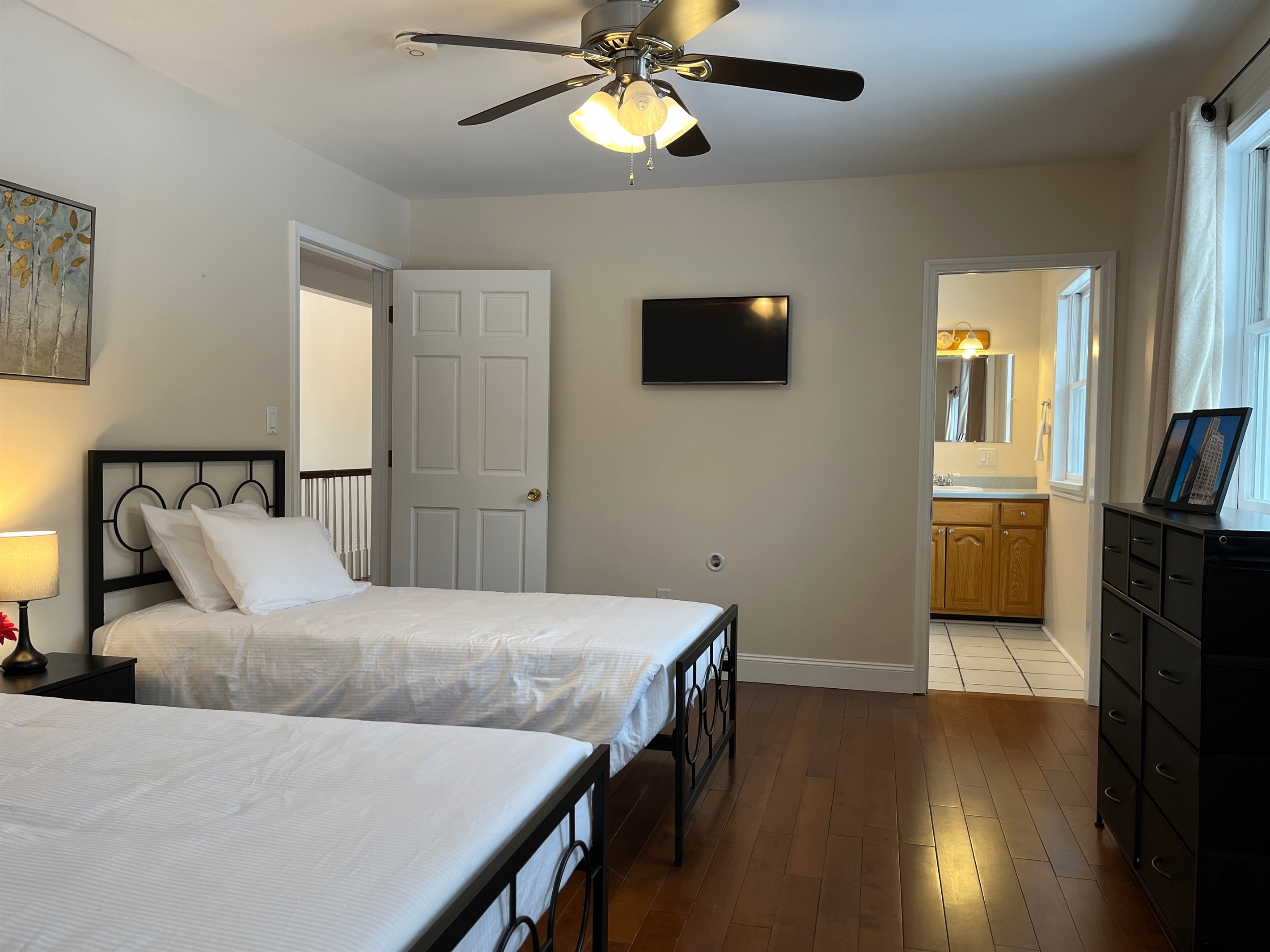 Pair of twin beds with ensuite bath