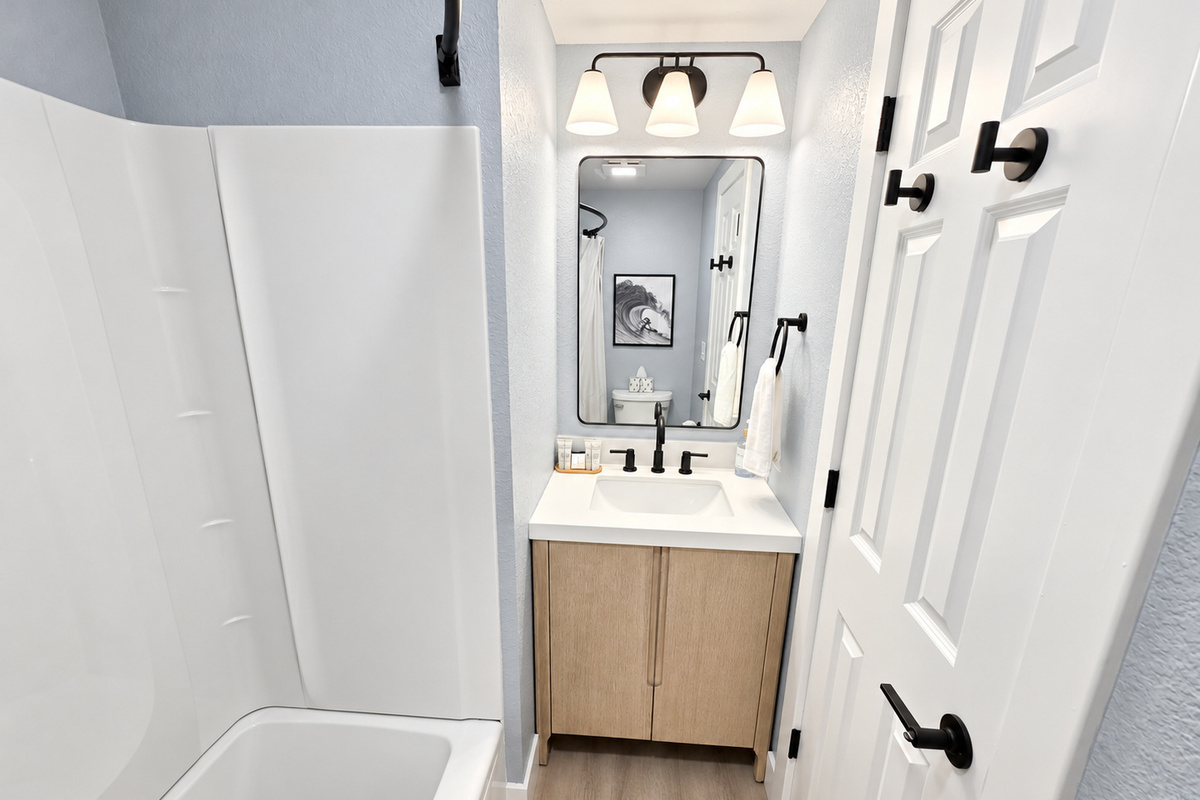 Ensuite to the Hawaii room