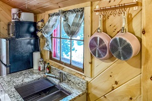 Fully equipped, electric cooktop stove, mini fridge, microwave, drip coffee maker, cooking basics, dishware, utensils