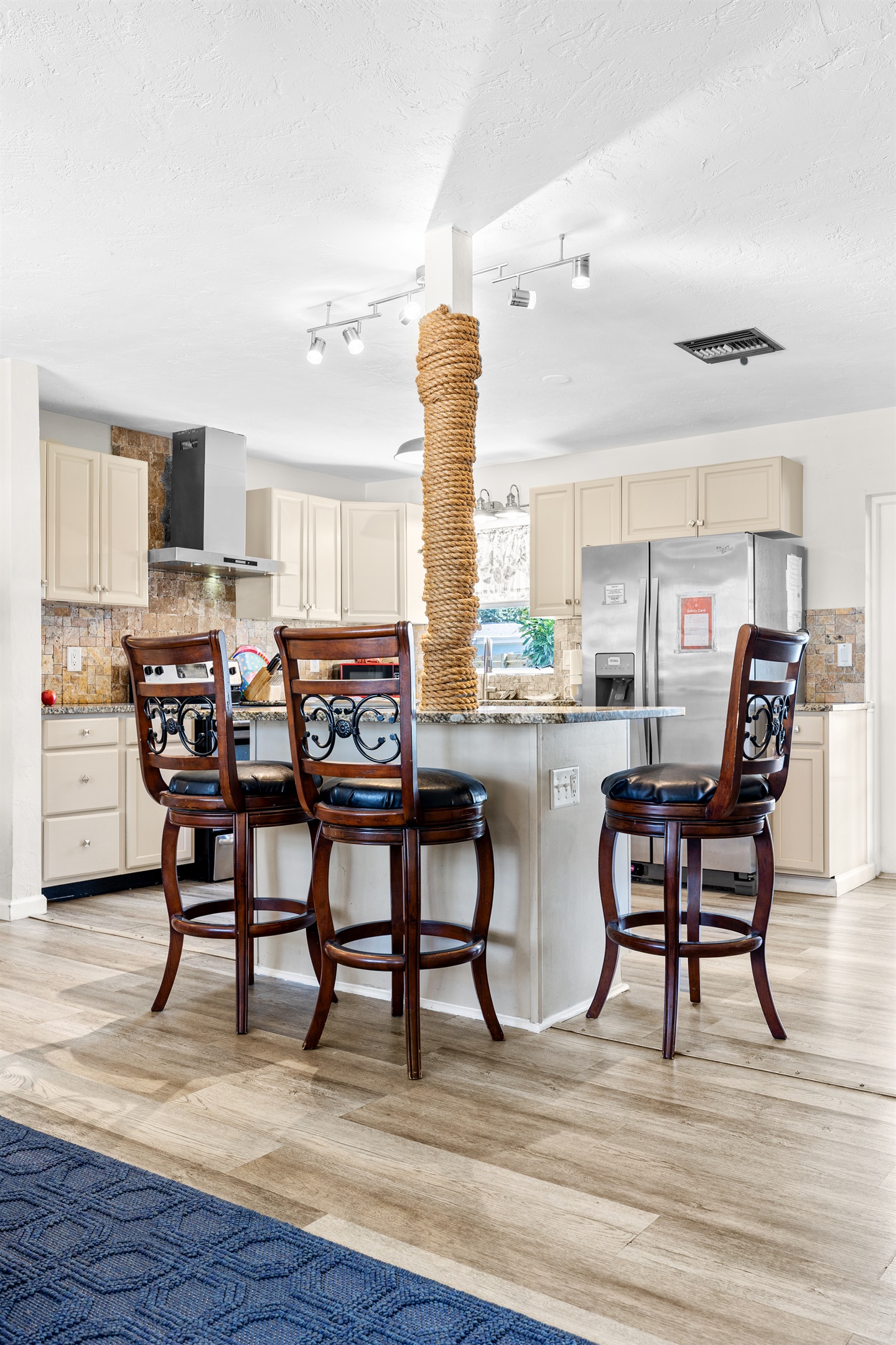 Breakfast nook or Great working area for your laptop!